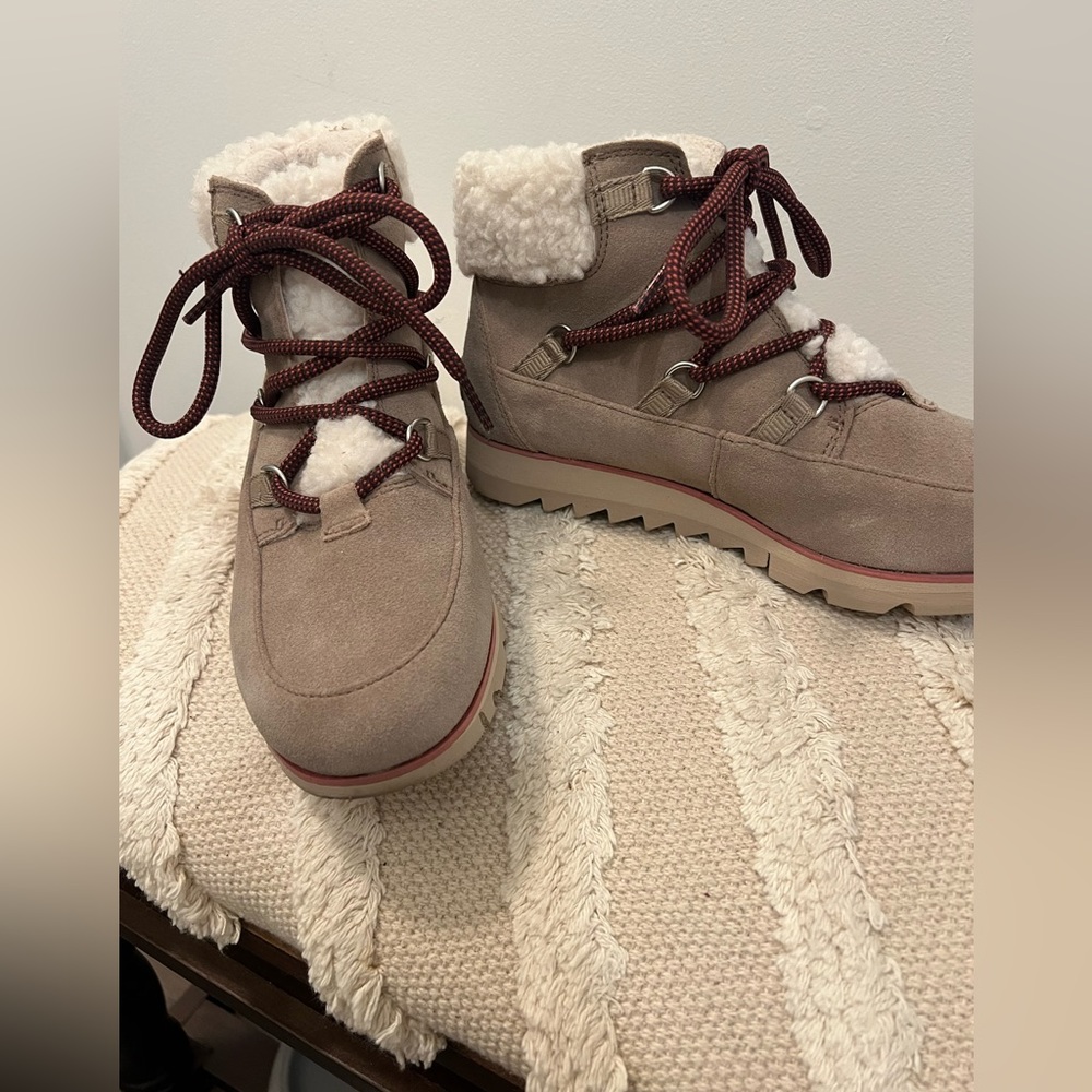 Sorel Women’s Sherpa Booties